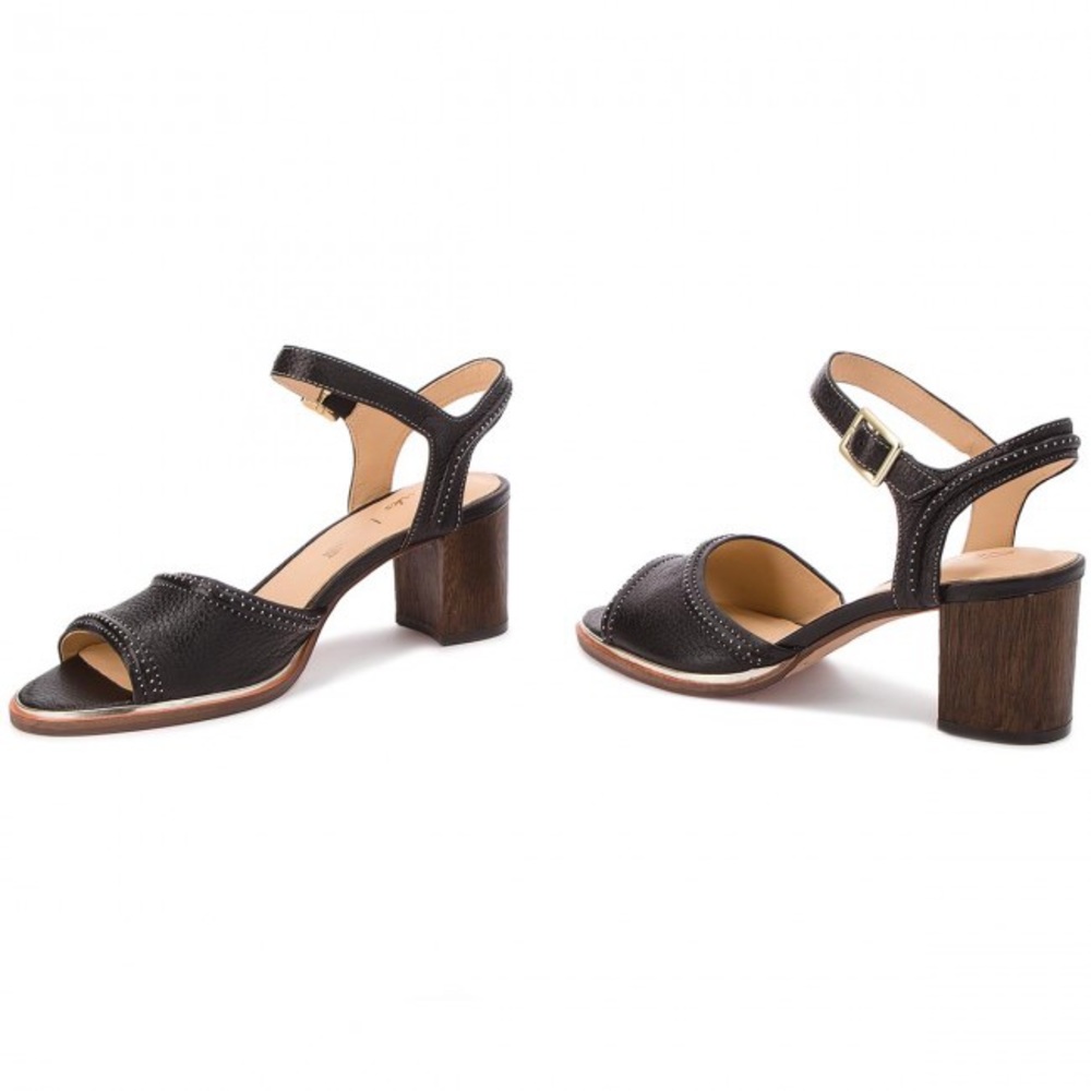 NWT Clark’s “Ellis Clara” leather sandals